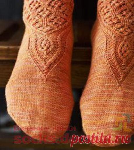 Вязаные носки «Изабелла д'Эсте» | ВЯЗАНЫЕ НОСКИ
