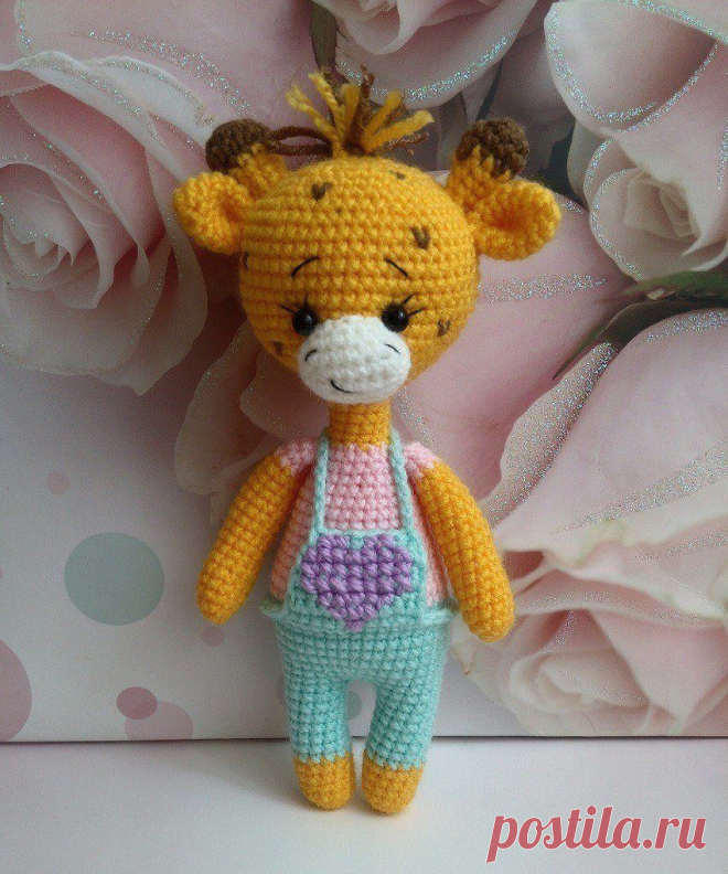 Вязаный жирафик в комбинезоне крючком | Hi Amigurumi