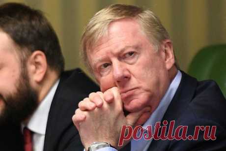 Чубайс из Великобритании рассказал о невыплате зарплат в 1990-е. Анатолий Чубайс опубликовал статью в российском научном журнале. В ней бывший глава «Роснано» представлен как независимый исследователь из Великобритании. В статье анализируются невыплаты зарплат в ходе реформ 90-х по переводу экономики на рыночные рельсы.