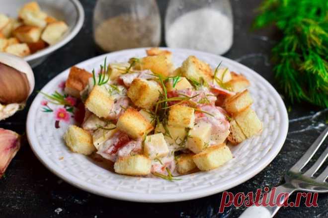 Салат «Смак» Салат «Смак» — это немного острый, но очень вкусный салат, который можно приготовить не только в обычный будний день, но и на праздник. Для того, чтобы он получился вкусным следует приобрести твердый сыр отменного качества и тот, который вам больше всего нравится по вкусу....