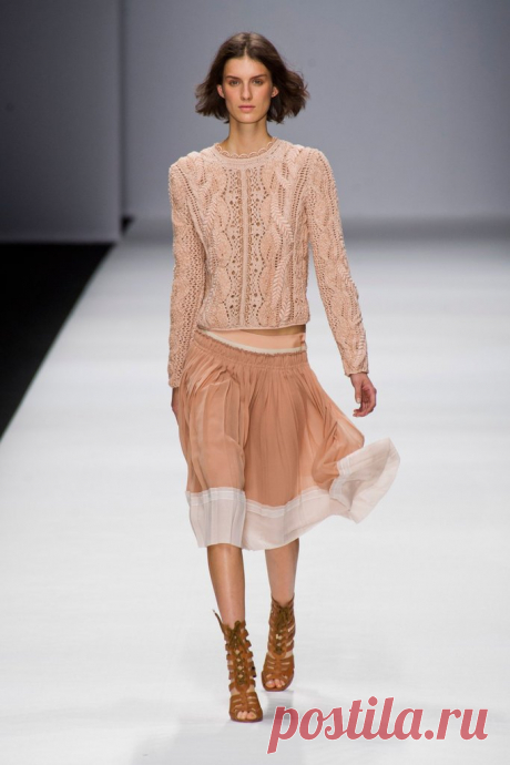 Вязаные пуловеры от Vanessa Bruno Spring .