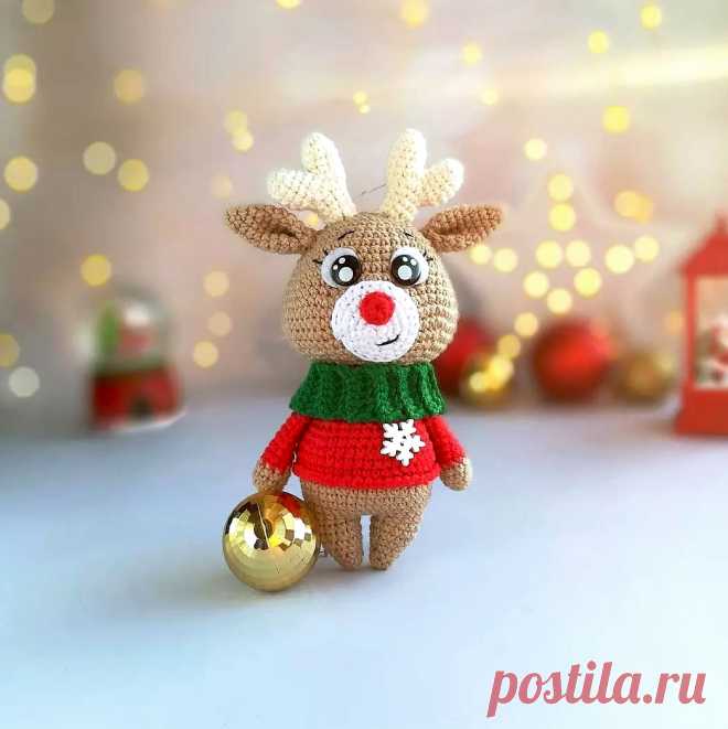 PDF Оленяшка крючком. FREE crochet pattern; Аmigurumi animal patterns. Амигуруми схемы и описания на русском. Вязаные игрушки и поделки своими руками #amimore - олень к Новому году, новогодний оленёнок в шарфике, рождественский олень в снуде.