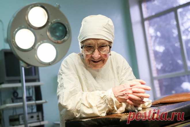 История хирурга, которая провела более 10 тыс. операций и в свои 92 года даже не думает о пенсии