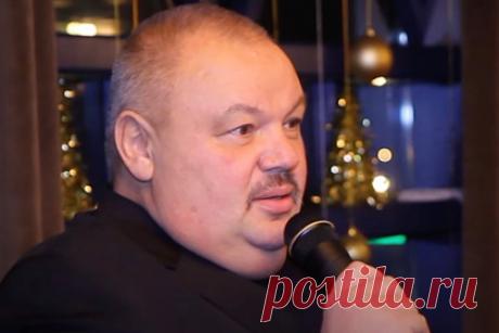 В Петербурге вынесли приговор 14 участникам банды налетчиков. В Петербурге суд вынес приговор Леониду Колесникову и 13 членам организованной им банды. Их признали виновными в бандитизме, разбое, вымогательстве, похищении человека, самоуправстве, мошенничестве, убийстве, незаконном обороте оружия и взрывных устройств. Создателя банды приговорили к 20 годам колонии.