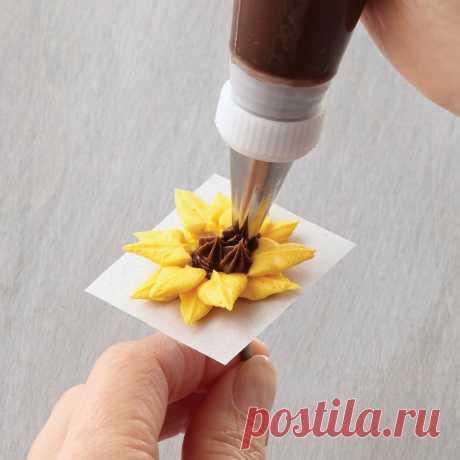 Nothing says summer like the radiant Sunflower. For a fun alternative, make a smiling sun by replacing the stars on the center mound with a happy face.