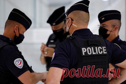 Россиянина задержали во Франции по подозрению в отмывании денег. На востоке Франции правоохранительные органы задержали гражданина России. Его подозревают в отмывании денег при обороте наркотических средств. 28-летнего мужчину задержали 2 февраля в департаменте Верхняя Савойя. В итоге в машине таможенники нашли шесть граммов смолы каннабиса и 160 тысяч евро.