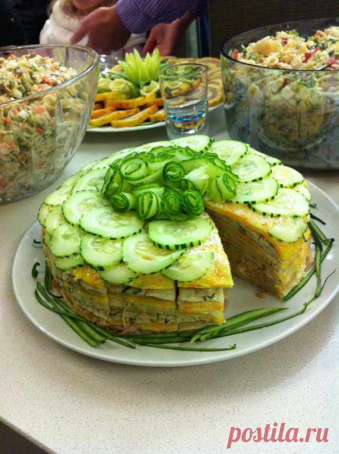 Закусочный торт с курицей и грибами