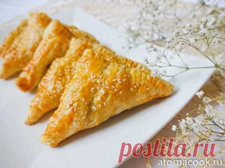 Пирожки с капустой из слоёного теста - рецепт с фото | aromacook.ru