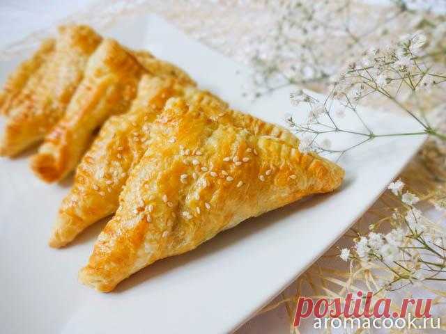 Пирожки с капустой из слоёного теста - рецепт с фото | aromacook.ru