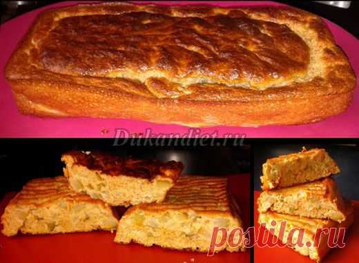 Шарлотка с… кабачком (но вкус яблока!!!) | Диета Дюкана

Идея проста: 
250 г кабачка превратить в яблочко, т. е. порезать кубиками + сахзам и потушить в лимонном соке 
 до полуготовности, выпарив всю лишнюю жидкость и этим совершенно меняя его вкус, а консистенция уже подходит.

Вмешать охлажденную начинку в 
(2 овсяных отрубей + 1 пшеничных), сдобрив по рецепту ложкой сухого обезжиренного молока и крахмала 
 + сах.зам, 
2 желтка 
и ложки 3 густого йогурта.