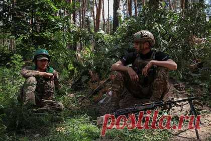 Наемник рискнул жизнью ради передачи на родину пугающего факта о ВСУ. Воюющий на Украине австралийский наемник пожаловался на произвол со стороны командиров Вооруженных сил Украины (ВСУ). Австралиец, который представился выдуманным позывным Буш, рассказал, украинцам и иностранным наемникам «угрожают последствиями» за распространение информации о «некомпетентности командиров ВСУ».