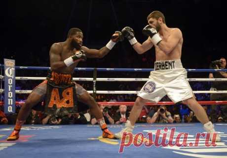 Аллахвердиев бит Бронером, Постол завоевал пояс WBC