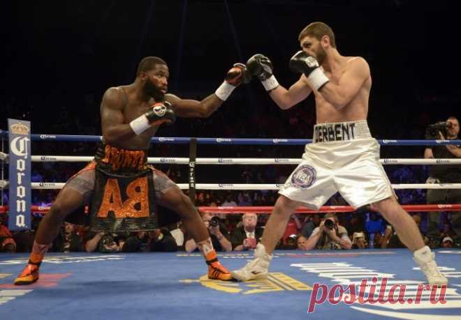 Аллахвердиев бит Бронером, Постол завоевал пояс WBC