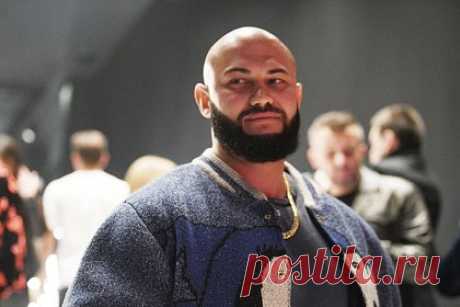 Джиган отреагировал на опубликованную в сети переписку с его новой возлюбленной. Российский рэп-исполнитель Джиган отреагировал на опубликованную в сети переписку с его новой возлюбленной. Артист назвал скриншоты диалога «галимым фотошопом», а также подчеркнул, что автор фейка не предусмотрел, что музыкант не ходит на пробежки по утрам, о чем говорится в переписке с его якобы новой девушкой.