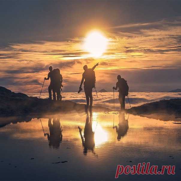 ЧЕЛОВЕК улыбающийся ДУШОЙ - всегда СЧАСТЛИВ !!!)))