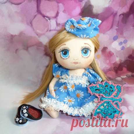 АВТОРСКИЕ КУКЛЫ И ТЕДДИ 👸🐘 в Instagram: «А у Вас уже летают бабочки? Смотрите какая босоногая девчужка . Туфельки сняла и гуляет. То букетик соберет, то с бабочкой…»