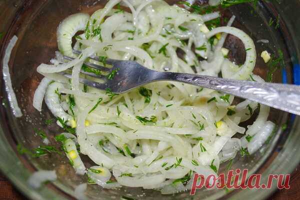 Маринованный лук – трехминутка: И в салат, и к мясу, и вообще | Домашняя кухня | Яндекс Дзен