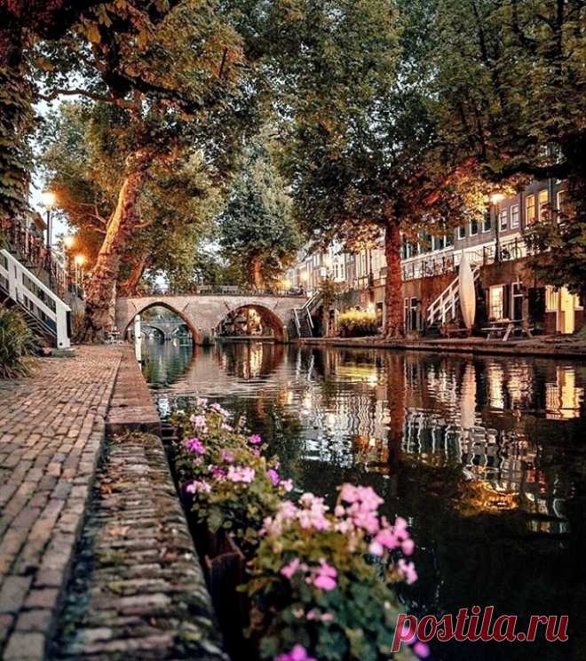 ༺🌸༻
Утрехт, Нидерланды