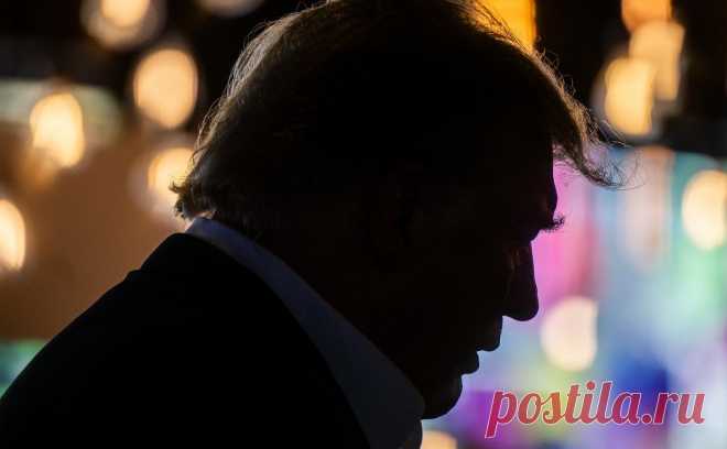 Полиция пригласила Трампа в тюрьму фразой о круглосуточной работе. Трампа вместе с другими обвиняемыми поместят под арест в тюрьму округа Фултон, им предписано явиться до 25 августа. Его обвиняют в попытке подделать результаты выборов 2020 года в Джорджии. Бывший президент не признает свою вину.