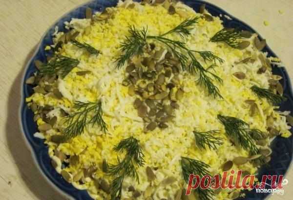Салат "Рваная курица" с черносливом.