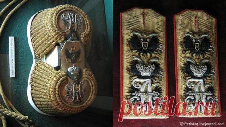 Адмиральские погоны с вензелями Николая I (слева) и Александра 2 (справа). / Историческая справка