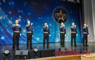 В ЦДРА открылся фестиваль художественного творчества «Катюша». Конкурсантов, членов жюри и гостей фестиваля приветствовал заместитель начальника управления Главного военно-политического управления ВС РФ полковник Дмитрий Глазов