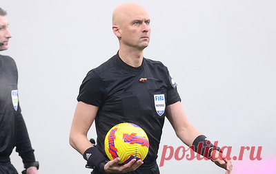 Арбитр Карасев рассказал о нюансах принятия решения проводить матчи в снегопад. Главный арбитр принимает решение совместно со всеми службами на матче