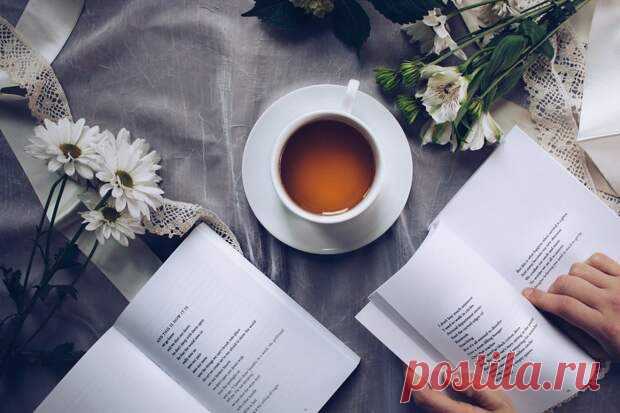 Чайная бомбочка: что это такое и с чем её пьют
  Новый законодатель трендов — Тикток — продолжает удивлять своими открытиями. На самоизоляции он подарил нам дальгона-кофе и «лунное молоко», а сегодня — чайную бомбочку. Тиктокеры не стоят на месте и делают всё, чтобы превратить обычное чаепитие в настоящую чайную церемонию. Чайная бомбочка представляет из себя небольшой прозрачный шарик, который при попадании в воду тает и […]
Читай пост далее на сайте. Жми ⏫ссылку выше