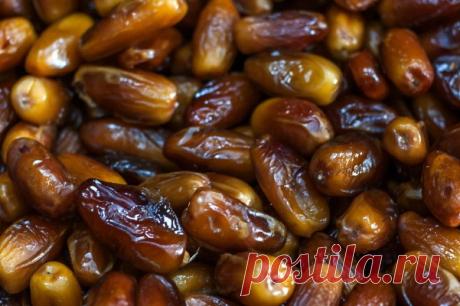 Продукт, восстанавливающий работу кишечника Употребление в пищу фиников улучшает пищеварение, а также работу мозга и сердечно-сосудистой системы, рассказала доктор медицинских наук, диетолог Синтия Сасc, передает портал Health.По словам специалиста, в этом продукте содержится много витаминов и минеральных веществ, в том числе...