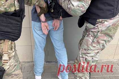 В российском регионе задержали пропагандиста «Азова». Сотрудники ФСБ задержали в Хакасии сторонника украинских националистических структур, пропагандировавшего деятельность украинской бригады «Азов» (запрещенная в России террористическая организация). В отношении молодого человека возбудили уголовное дело по статье о публичных призывах к экстремистской деятельности.