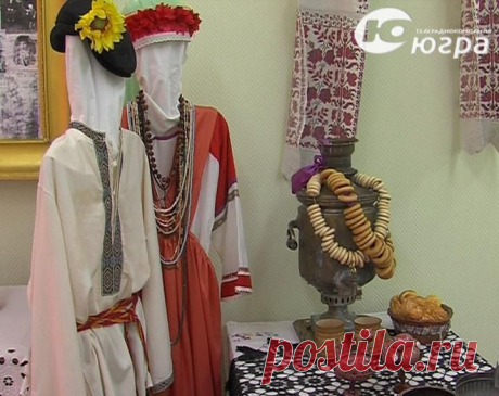 САМОВАР,  МАТРЕШКА, КОРЗИНА  С  ЯБЛОКАМИ, ЛАПТИ, ВАЛЕНКИ ,   КОРОМЫСЛА,   ВЕНОК ИВАНА  КУПАЛА………БАЛАЛАЙКА…. ГЛИНЯННАЯ  ИГРУШКА   …ГОРШОК    …ПЕЧКА… ПРЯЛКА …КАРЕТА ,  ЧУГУНОК …БОЧКА…ЛЕН….