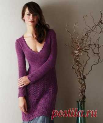 Платье спицами с декольте и ажурным низом Очаровательное платье спицами для женщин, выполненное из летней пряжи средней толщины на основе вискозы и хлопка. Вязание платья осуществляется...