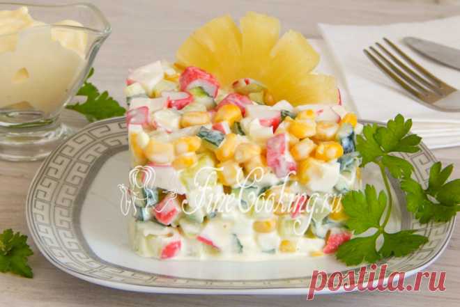 Салат с ананасами и крабовыми палочками - рецепт с фото