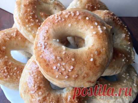 Bagels или Еврейские бублики Добрый день!Сын принес из школы рецепт традиционных английских булочек, Bagels: "Мам, а давай испечем?" Прочитала. Ничего сложного, вроде бы, нет. Испекла. Не "ах", конечно, но вкусно. Решила поделить...