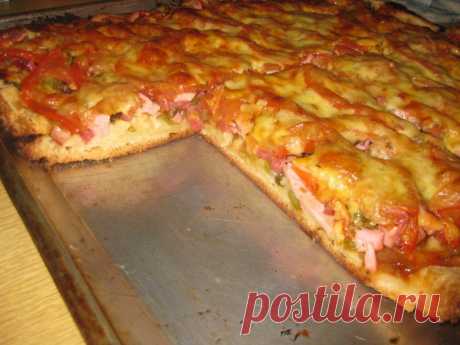 5 ст л муки, 3 яйца, немного сыра и помидор для самой вкусной в мире заливной пиццы в духовке
