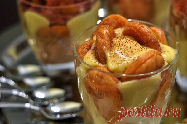 заварной 500 мл молока
200 г сахара
1 ч. л. ванили
4 яичных желтка
50 г муки
ПРИГОТОВЛЕНИЕ
Разотри желтки с мукой, сахаром и ванилью.
Влей в массу горячее молоко и вари на слабом огне, пока не крем не станет густым.