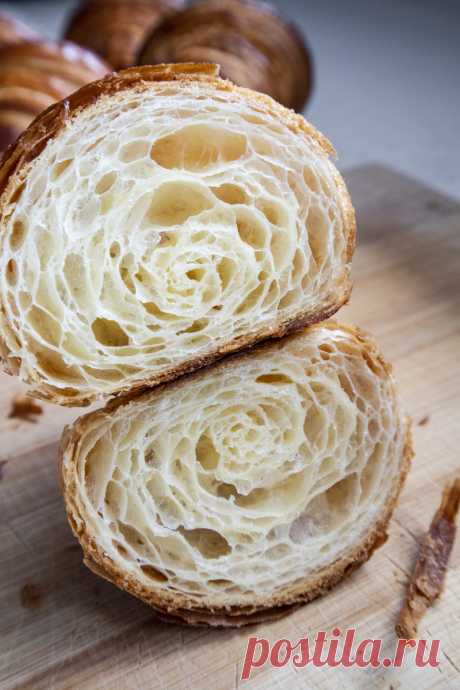 How to make Croissants | Recipe This has been a post long time in the making… 1 year, 7 months and 1 week to be more precise. It was my new year resolution of 2018 and though we in 2019, I’m glad I was patient enough …