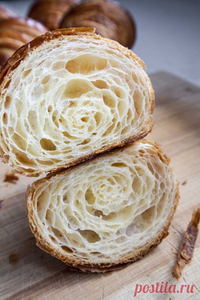 How to make Croissants | Recipe This has been a post long time in the making… 1 year, 7 months and 1 week to be more precise. It was my new year resolution of 2018 and though we in 2019, I’m glad I was patient enough …