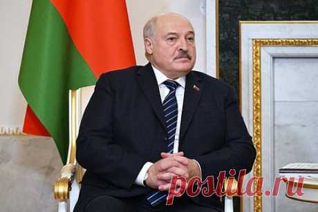 Лукашенко рассказал о перспективе возвращения Украины в славянское единство. Во время встречи президентов России и Белоруссии в Константиновском дворце Санкт-Петербурга Александр Лукашенко сделал заявление о возвращении Украины в славянское единство. По его словам, в перспективе славянское единство будет восстановлено, а Украина вернется к сотрудничеству с Россией и Белоруссией.