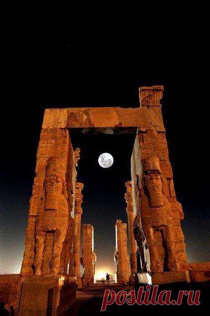 (20) Beautiful World

Персеполь
Город в Иране