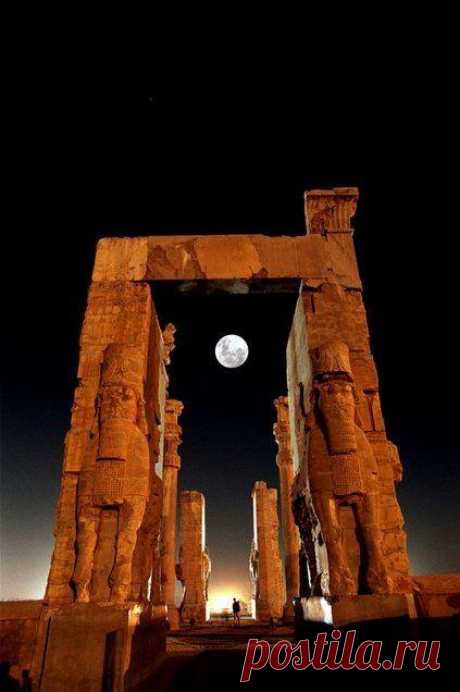 (20) Beautiful World

Персеполь
Город в Иране