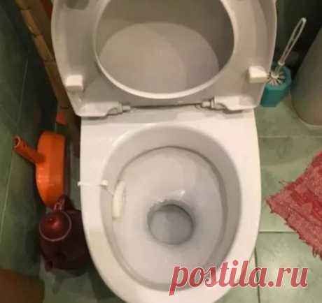 Хитрость от знакомого сантехника, позволяющая за 7-8 минут привести унитаз в порядок
