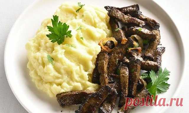 Вкусная свиная печень по-строгановски : Готовим по-домашнему Приготовление свиного субпродукта мало отличается от классического говяжьего блюда. Но она нежнее и мягче, поэтому не требует длительной жарки и готовится быстрее. Шеф-повара рекомендуют предварительно обязательно замочить её...