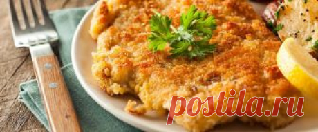 Шницель из куриной грудки – 3 простых рецепта Шницель из куриной грудки можно приготовить на сковороде, обжарив в панировке, или в духовке. Если не сидите на диете, добавьте сыр.