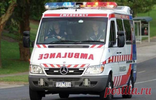 Почему иностранцы пишут название «Скорая помощь» на своих машинах задом наперёд
В странах Европы, в США, а также в некоторых странах Азии можно увидеть очень странные кареты скорой помощи, на которых название машины или слово «реанимация» написаны задом наперед. Читать перевернутые слова не слишком-то удобно. Зачем же иностранцы применяют такую практику и если она имеет хоть какой-то смысл, то почему ничего подобного не делают в бывших […]
Читай пост далее на сайте. Жми ⏫ссылку выше