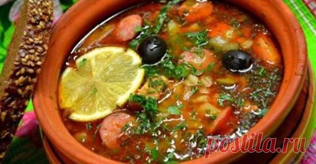 Рецепт самой правильной солянки - Узнал сам расскажи другому все самое интересное - медиаплатформа МирТесен Сегодня даем классный рецепт вкусной и сытной солянки. Обязательно сохраните себе – это действительно уникальный способ приготовления блюда, которое получается вкусным, как в лучших ресторанах! Основные ингредиенты (на 3 литра): Мясные деликатесы – 5 видов, 300-500 граммов Говядина – 400 граммов