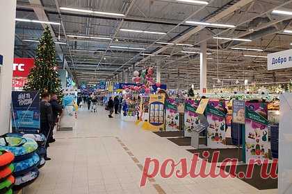 Россиянам рассказали об обманчивых акциях в магазинах. Председатель правления Международной конфедерации обществ потребителей (КонфОП) Дмитрий Янин рассказал, в каким уловкам прибегают маркетологи, чтобы вынудить покупателя оставить на кассе побольше денег. В их арсенале имеются слова-триггеры, выгодная расстановка товара, обманчивые акции и многое другое.