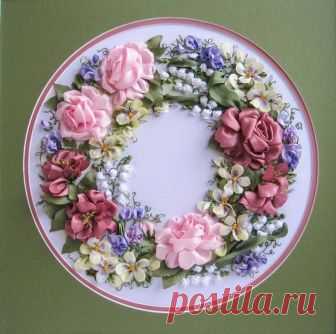 Из коллекции «Вышивка лентами» Вышивка лентами – один из процессов, которые позволяют изготавливать неповторимые украшения