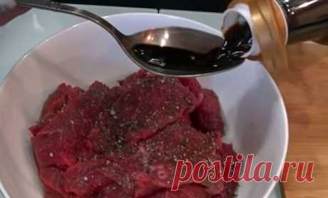 Размягчаем жесткое мясо: советы повара - Steak Lovers - 28 апреля - 43345307543 - Медиаплатформа МирТесен Сочное и мягкое мясо купить непросто. Обычно оно будет или волокнистым, или жестковатым. У поваров на этот счет есть свои техники – они активно используют маринады, делающие даже жесткое мясо мягким. Повар так и поступил – взял относительно жесткое мясо и превратил его в нежнейшее мясо с грибами. - 28 апреля - 43345307543 - Медиаплатформа МирТесен
