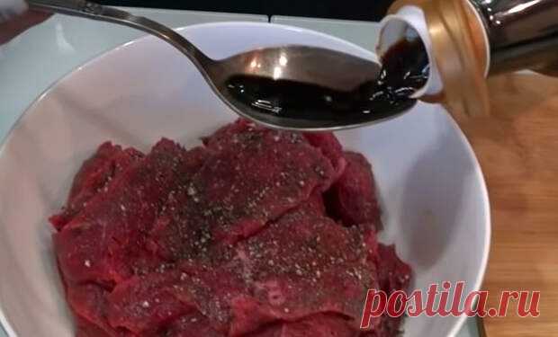 Размягчаем жесткое мясо: советы повара - Steak Lovers - 28 апреля - 43345307543 - Медиаплатформа МирТесен Сочное и мягкое мясо купить непросто. Обычно оно будет или волокнистым, или жестковатым. У поваров на этот счет есть свои техники – они активно используют маринады, делающие даже жесткое мясо мягким. Повар так и поступил – взял относительно жесткое мясо и превратил его в нежнейшее мясо с грибами. - 28 апреля - 43345307543 - Медиаплатформа МирТесен